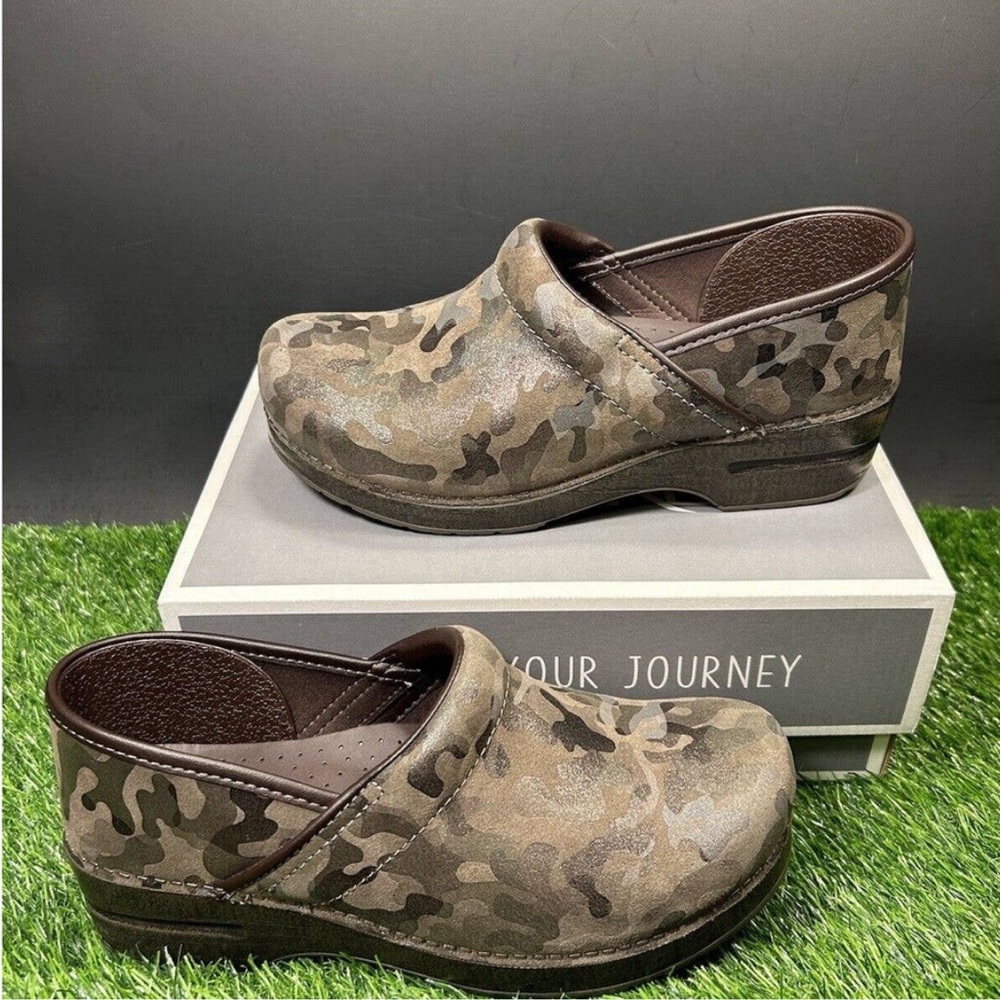 Dansko Women’s clogs size 40